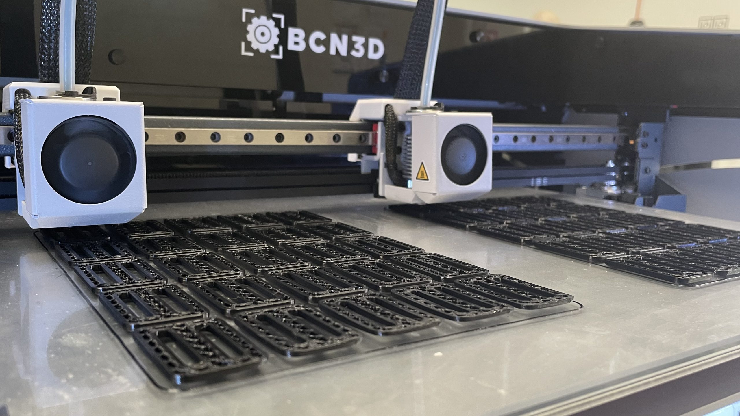Pièces de garrot d'impression 3D sur l'imprimante 3D BCN3D Epsilon série W50.  Photo via BCN3D.