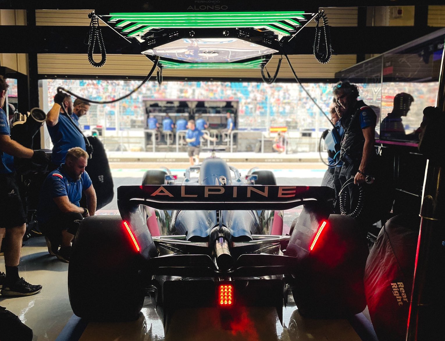Alpine F1 Team: Inside the Garage - Boardroom