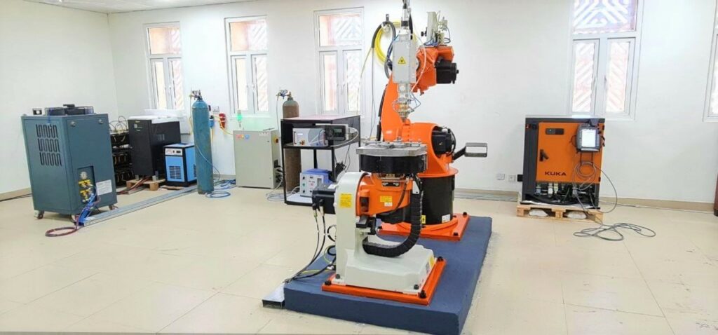 The printer leverages a KUKA robotic arm and a laser beam. Photo via IIT Jodhpur.