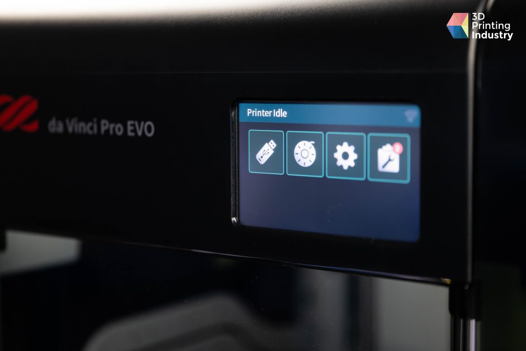 The touchscreen and USB port of the da Vinci Pro EVO. Photos by 3D Printing Industry.
