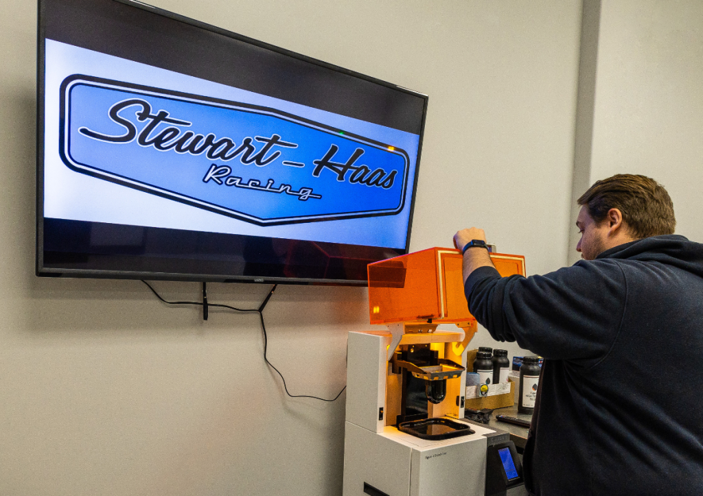 3D Systems et Stewart-Haas Racing annoncent un partenariat pluriannuel.  Image via les systèmes 3D.