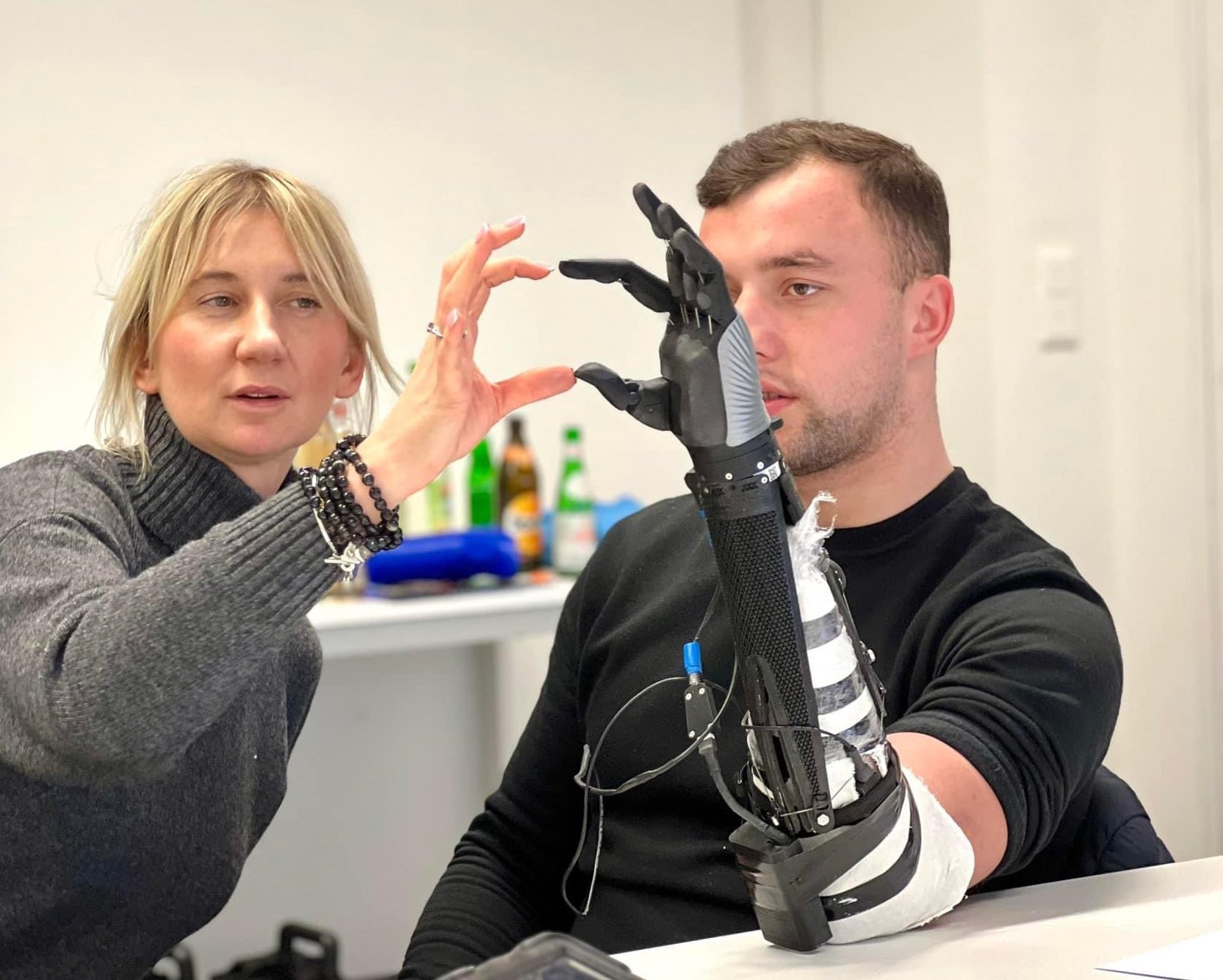 Injured Ukrainian soldiers treated with cutting-edge 3D printed bionic arms  - 3D Printing Industry