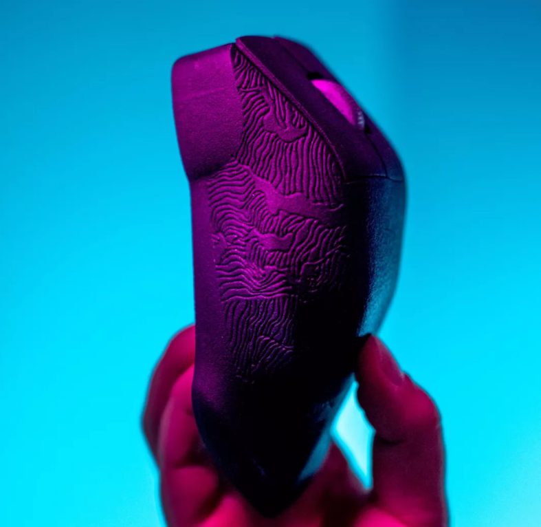 Formify 3D prints customized mouse that is tailored to fit the individual user's hand. Image via Formify. 