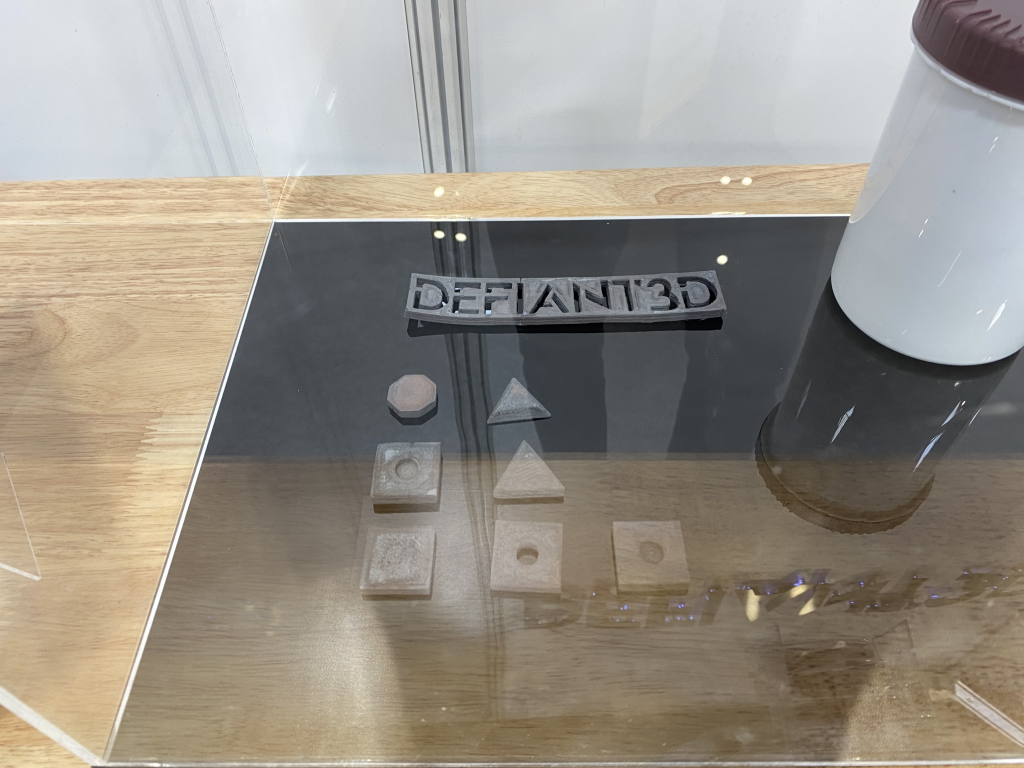 قطعات فولادی ضد زنگ چاپ سه بعدی توسط Defiant200.  عکس از صنعت چاپ سه بعدی.