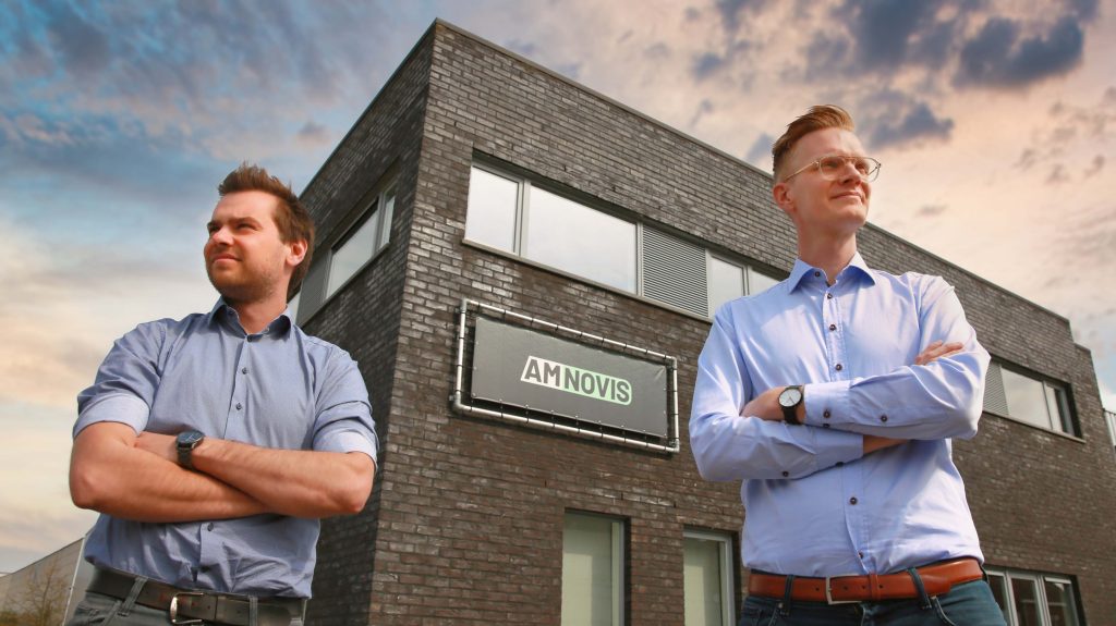 Bert Engelen (left), Amnovis Operations Manager, and Ruben Wauthle (right), CEO & Co-founder of Amnovis. Photo via Amnovis