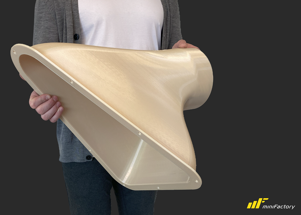 Ignite enables 3D printing of massive parts. The picture shows an aerospace air duct made of ULTEM AM9085F, with dimensions of 505 x 360 x 390 mm and a weight of 1.5 kg. Photo via miniFactory.