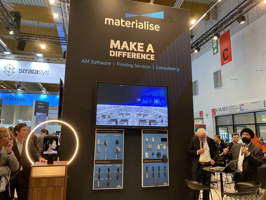 Materialise and HP announcing their new strategic partnership to scale additive manufacturing to volume production at Formnext 2023. Photo by 3D Printing Industry 2
