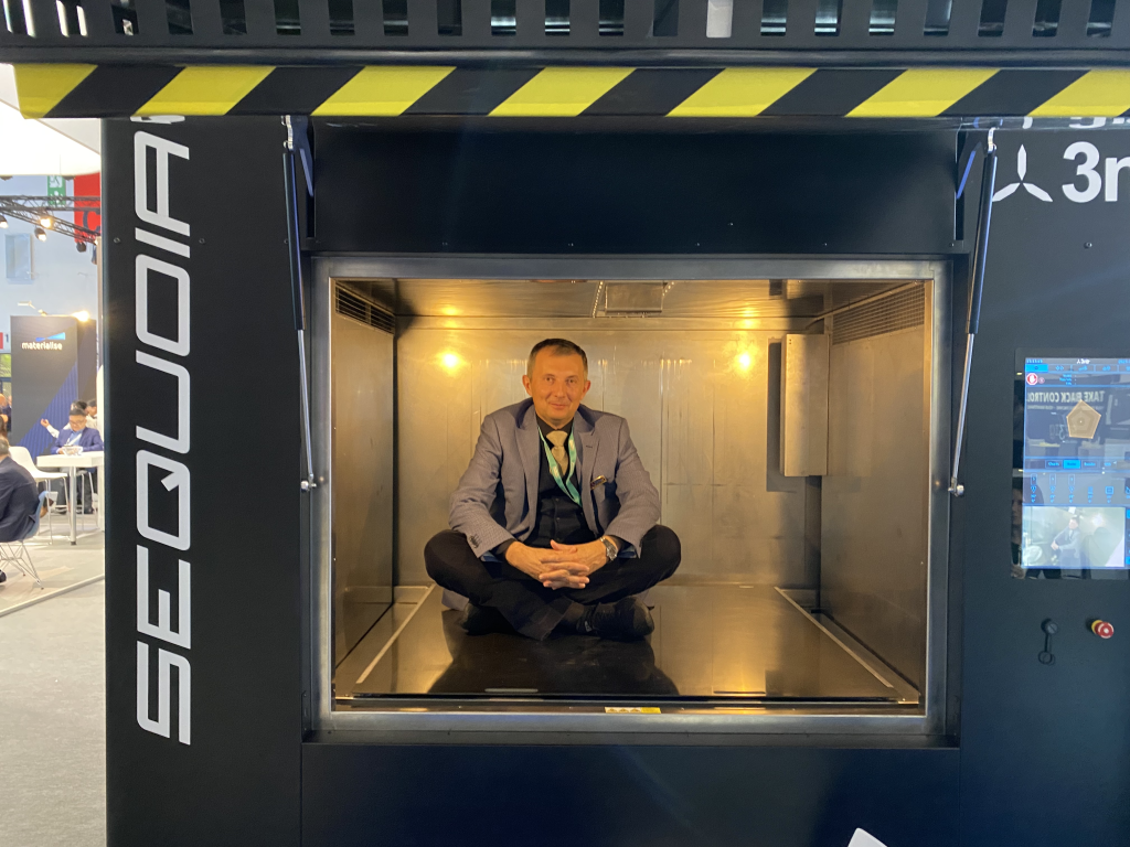 3ntr CEO Davide Ardizzoia inside the Sequoia 3D printer at Formnext 2023. Photo by 3D Printing Industry