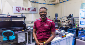 Professor Ufodike in the Digital Manufacturing & Distribution Lab, Professor Ufodike Research Group (PURG). Photo via The Virtual Foundry.