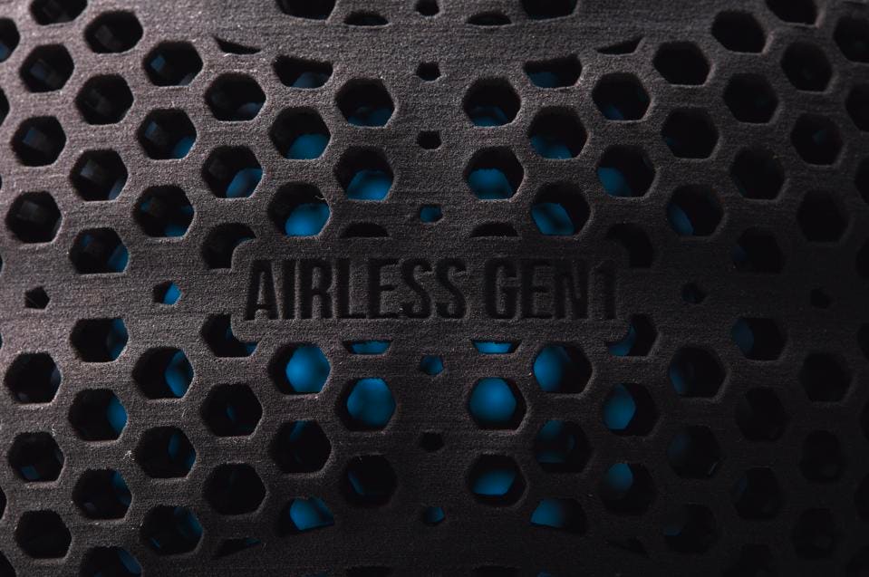 Close-up of the Airless Gen1 basketball's 3D printed lattice. Photo via Wilson