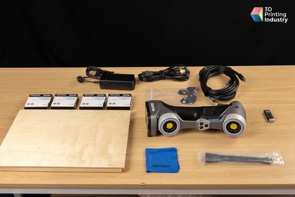 The 3D scanner’s case, kit contents and turntable. Photos by 3D Printing Industry