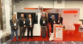 The UnionTech team with the RSPro1400 system at AMUG 2024. Photo by UnionTech.