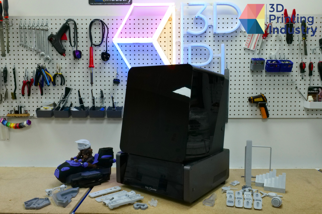 The HeyGears UltraCraft Reflex resin 3D printer. Photo by 3D Printing Industry.