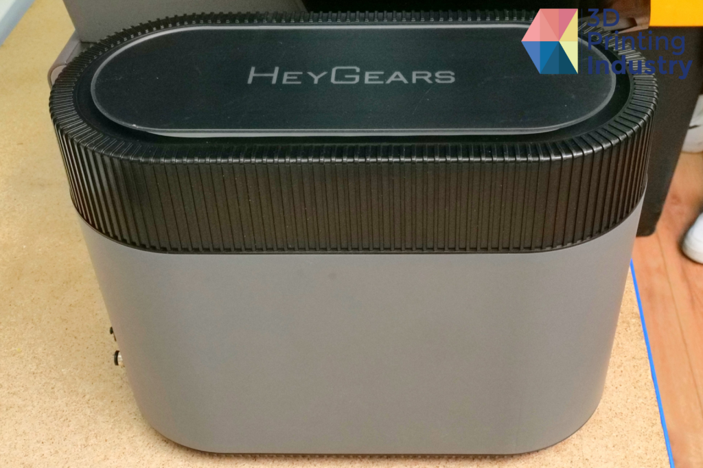 The HeyGears washing station, curing unit, and Pulsing Release Module. Photos by 3D Printing Industry