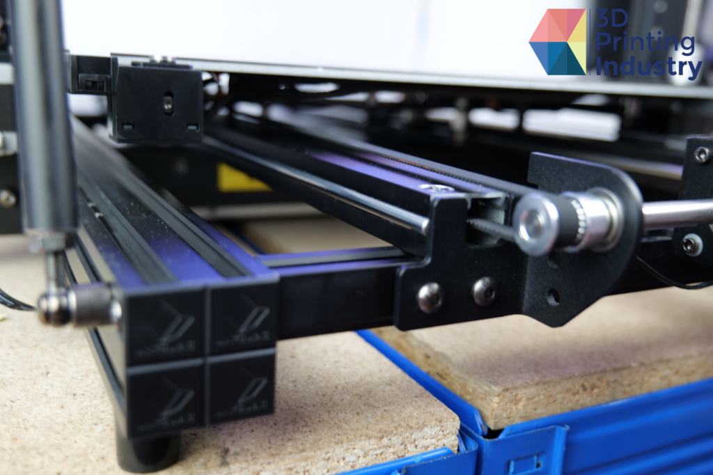 The Kobra 2 Max’s extruder, 3D print bed, and touch screen UI. Photos by 3D Printing Industry.
