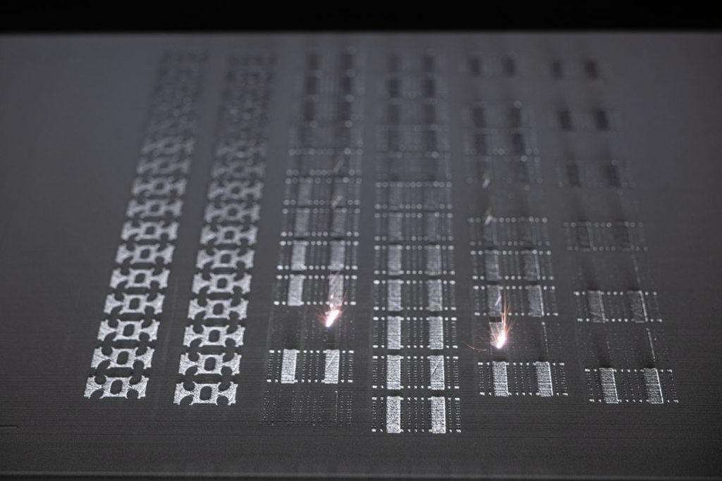 3D printing titanium implants. Photo via Amnovis.