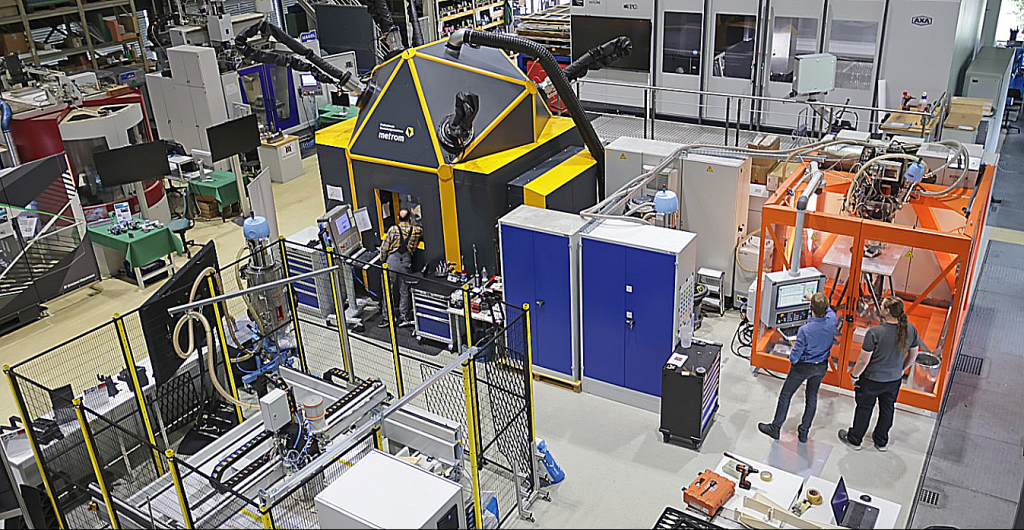 The SEAM Research Center: Epic3D (bottom left), METROM P1410 (center), and SEAMHex. Photo via Fraunhofer IWU.