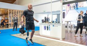 Man jumping with a 3D prosthesis. Photo PROTEOR.