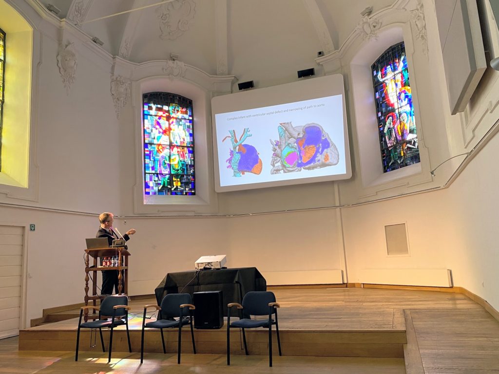Dr. David Hoganson demonstrating cardiovascilar 3D models at the Materialise 3D Printing in Hospitals Forum 2025. Photo by 3D Printing Industry.
