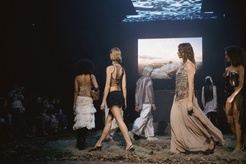 Estreia de Amiss no Wings Independent Fashion Festival. Foto via Criatividade.