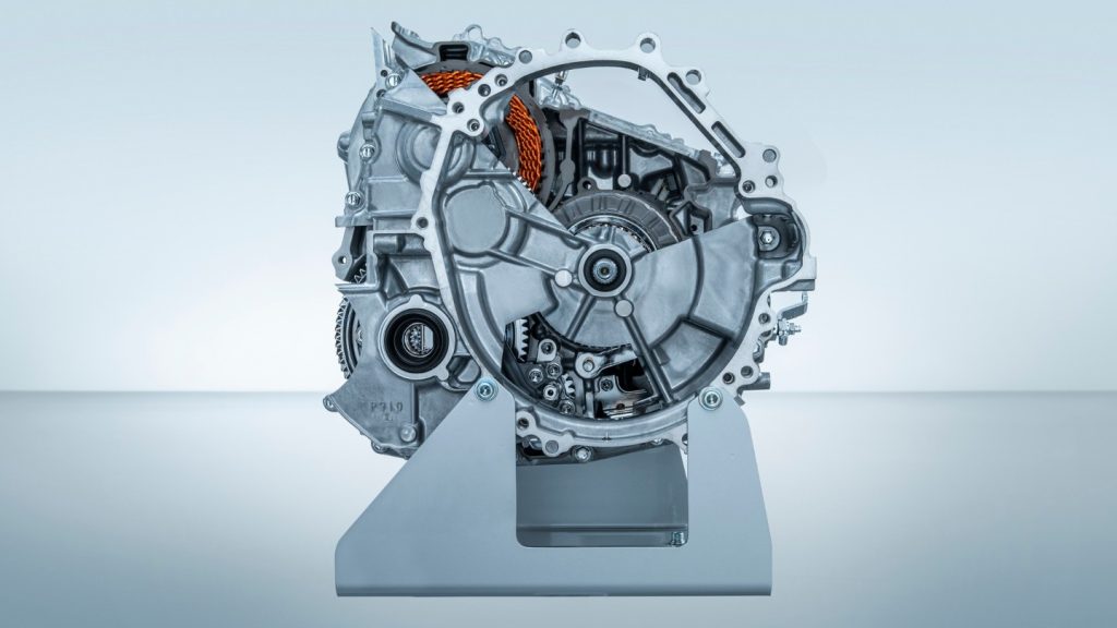 A ferramenta de fundido de alumínio fabricada adicional faz parte da ferramenta para o alojamento de transmissão do veículo híbrido Toyota Yaris. Foto via Toyota Europe.