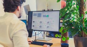 amsight Co-founder & CCO Peter Lindeck working on his computer. Photo via amsight.