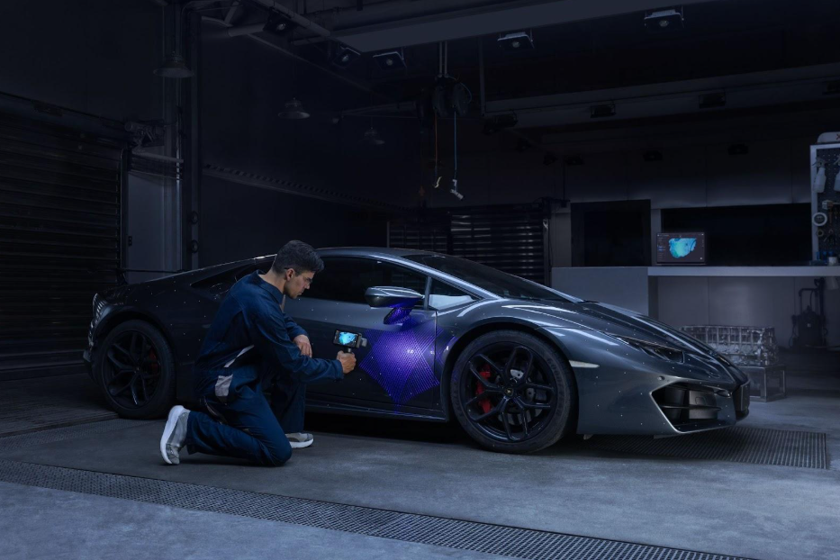 EinScan Rigil tri-mode 3D scanner with built-in display, wireless operation, and hybrid light technology. Image via SHINING 3D.