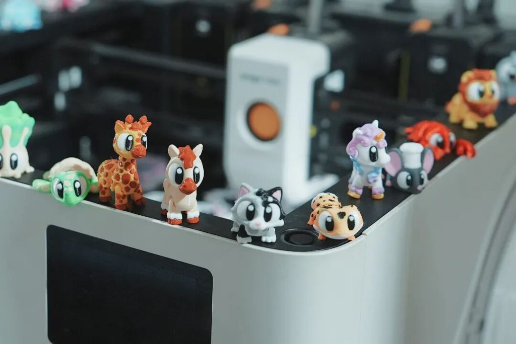 Chinese Toymaker's Two Thousand 3D Printer Farm Makes Multi-Color 3D ...